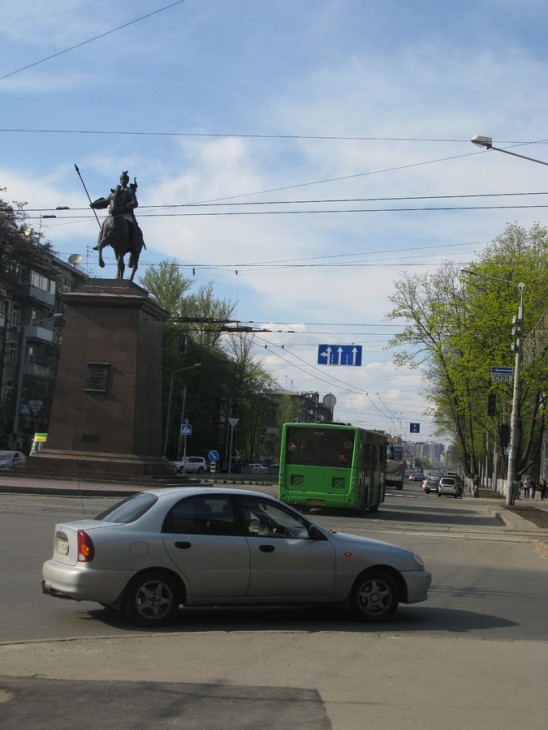 памятник козаку-основателю Харькова (по одной из версий)