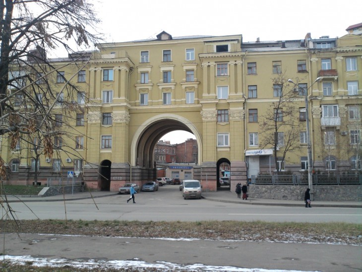 просто дом на набережной