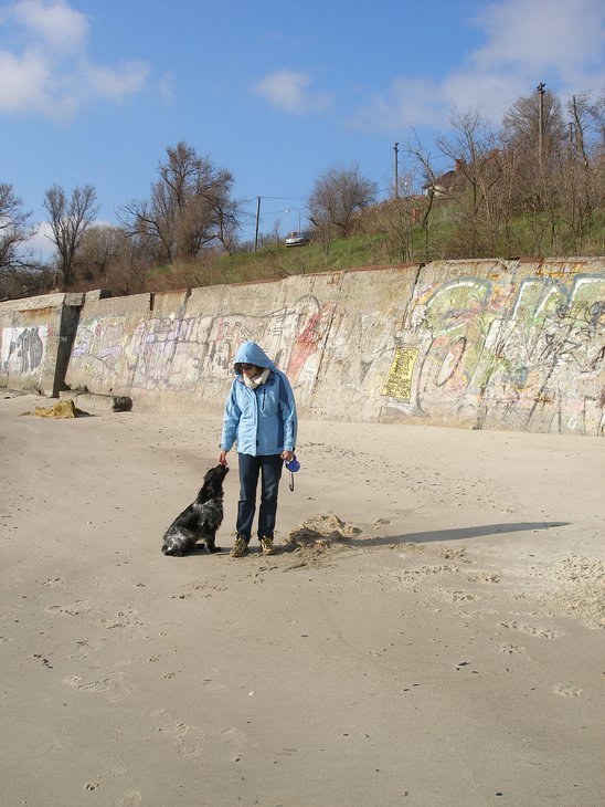 Оксаночка, Одесса, апрель 2015, у моря с собакой