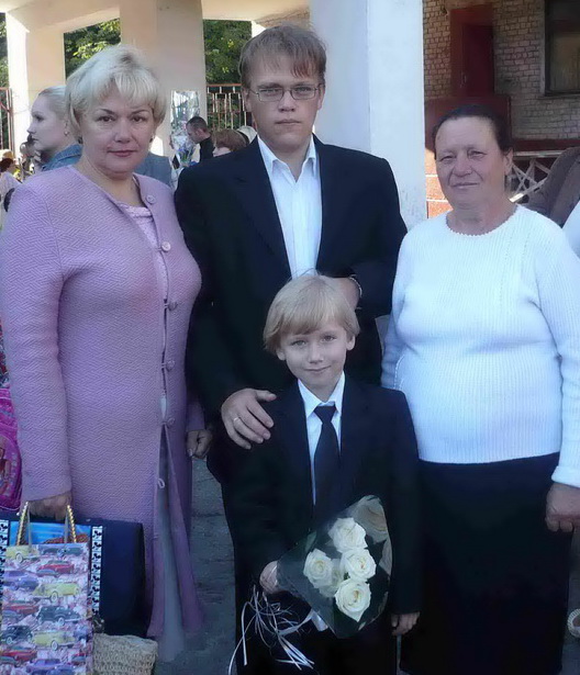 Максим Арешков (Rakot) ведет сына в первый класс (Горловка, Донецкая обл.) 2008 (2784 відвідувань) Максим Арешков (Rakot) ведет сына в первый класс (Горловка, Донецкая обл.) 2008