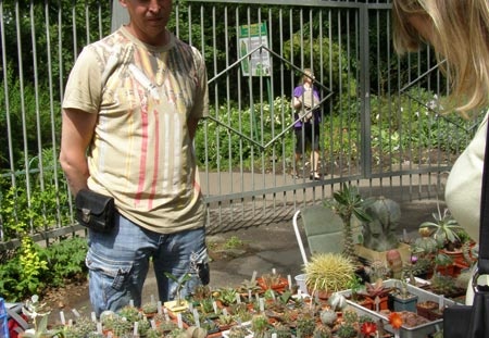Выставка май 2008 (1761 відвідувань) Сергей Чеховский. Третий день выставки.
Фото Лианы Бо�... Выставка май 2008