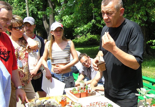 Выставка май 2005 (Киев) (2147 відвідувань) Юрий Сушак (Донецк). Фото Виктора Зиньковича (Киев) Выставка май 2005 (Киев)