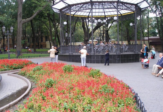 Выставка на День города (02.09.2007) (1922 відвідувань) "В городском саду играет духовой оркестр..."
Фото ... Выставка на День города (02.09.2007)