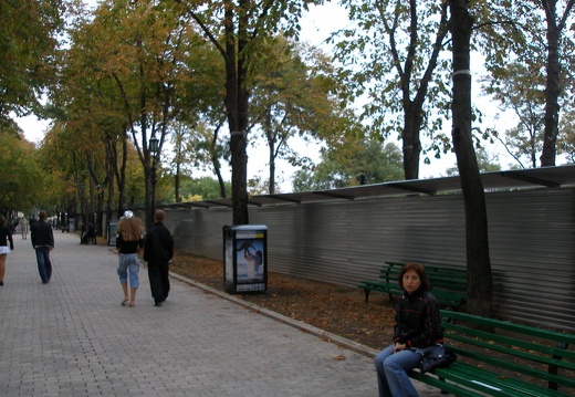 Выставка на День города (02.09.2007) (1937 відвідувань) Приморский не во всей красе - укрепляют склоны.
Фото И�... Выставка на День города (02.09.2007)