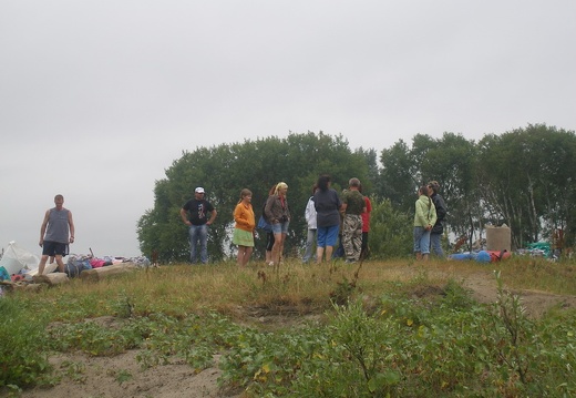 Поход на байдарках по р.Сейм, июль 2009 (2382 відвідувань) Приехали :)
Фото Е. Ивановой (Киев)
Поход на байдарках по р.Сейм, июль 2009