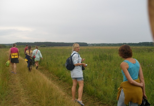 Поход на байдарках по р.Сейм, июль 2009 (2404 відвідувань) Дорога к лесу
Фото Е. Ивановой (Киев)
Поход на байдарках по р.Сейм, июль 2009