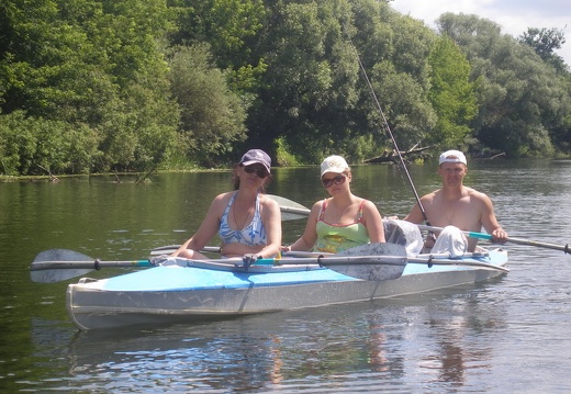 Поход на байдарках по р.Сейм, июль 2009 (2436 відвідувань) В каждой лодке на корме самые сильные
Фото Е. Иваново�... Поход на байдарках по р.Сейм, июль 2009