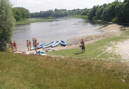 Поход на байдарках по р.Сейм, июль 2009 (3695 відвідувань) Конец водного пути. Здесь мы высадились на берег
Фото... Поход на байдарках по р.Сейм, июль 2009